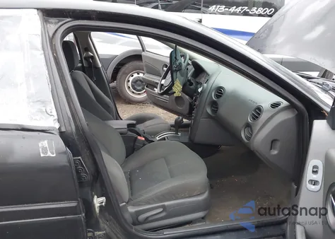 2005 Pontiac Grand Prix from USA, damaged, VIN 2G2WP522351172136